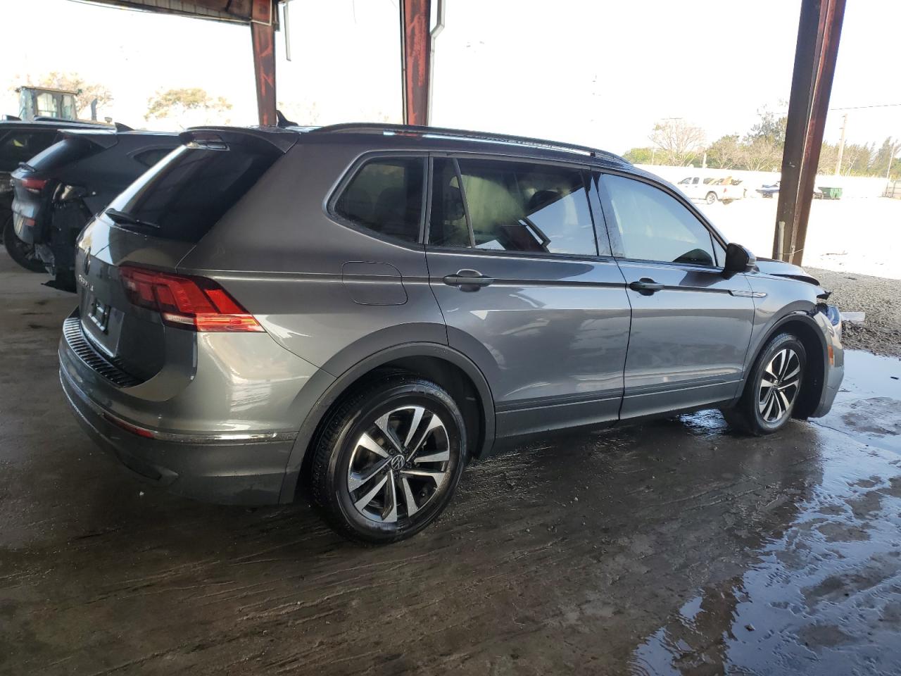 2024 Volkswagen Tiguan - Image 3