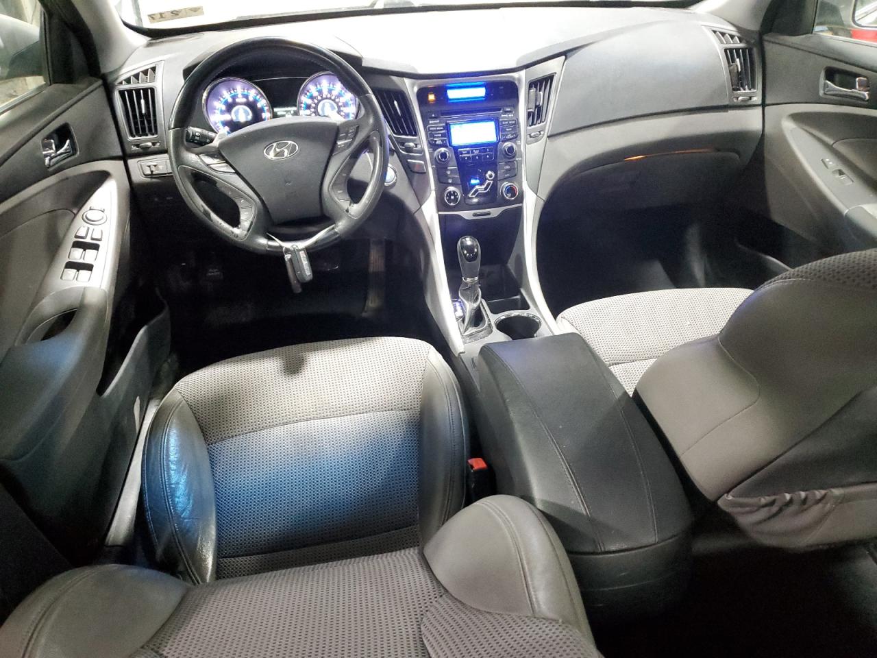 2013 Hyundai Sonata - Image 8
