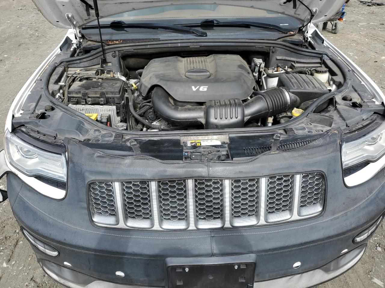 2015 Jeep Grand Cherokee - Image 12