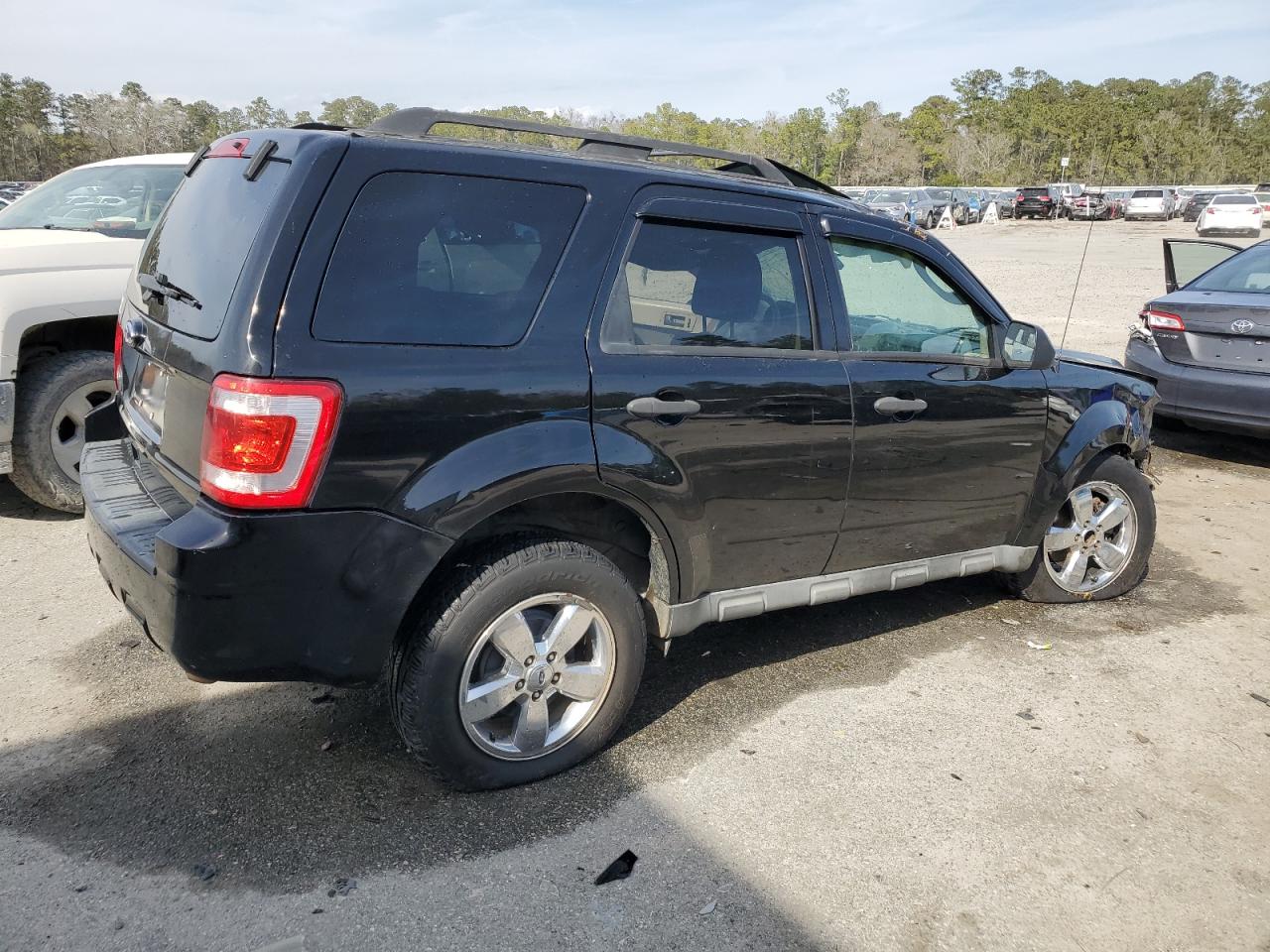 2010 Ford Escape - Image 3