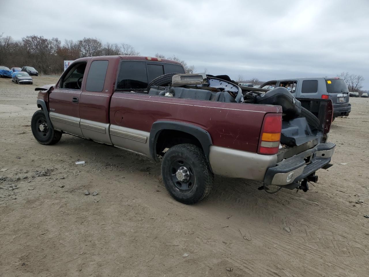 2000 Chevrolet Silverado - Image 2