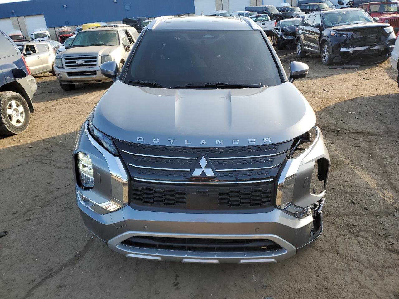 2024 Mitsubishi Outlander - Image 5