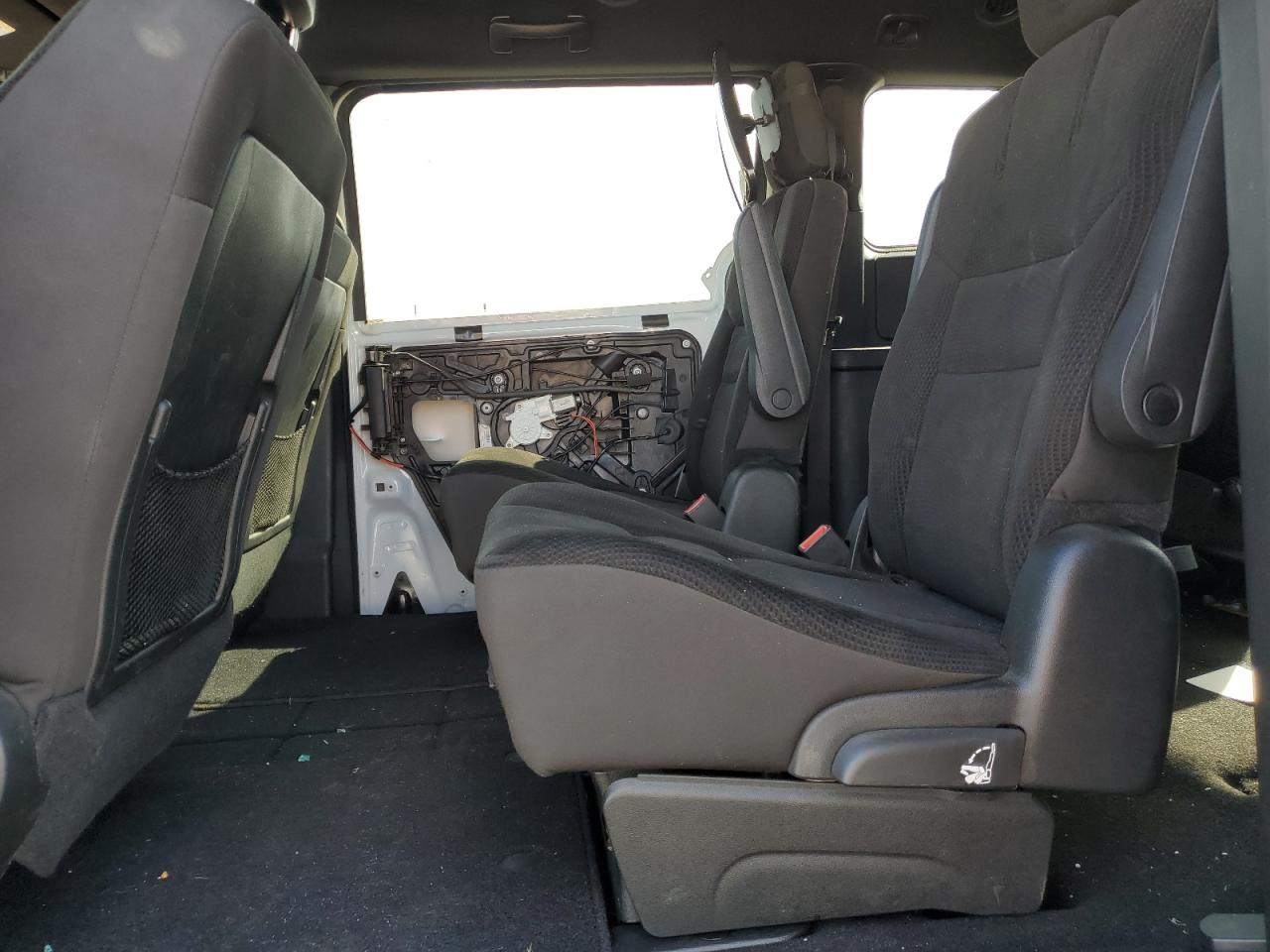 2018 Dodge Caravan - Image 11