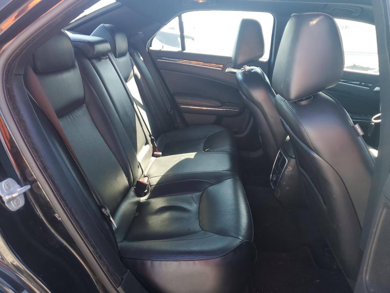 2011 Chrysler 300 - Image 10