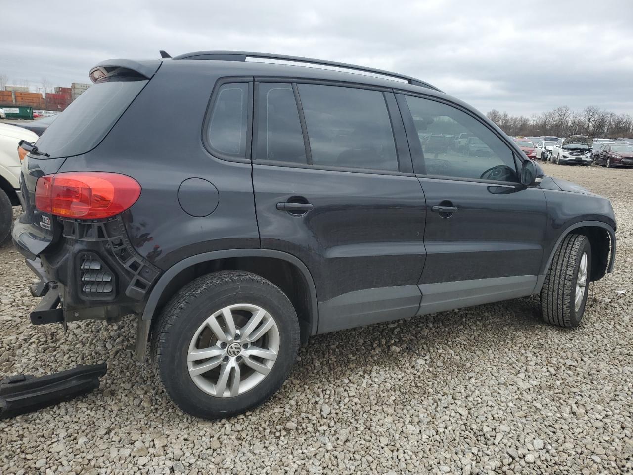 2017 Volkswagen Tiguan - Image 3
