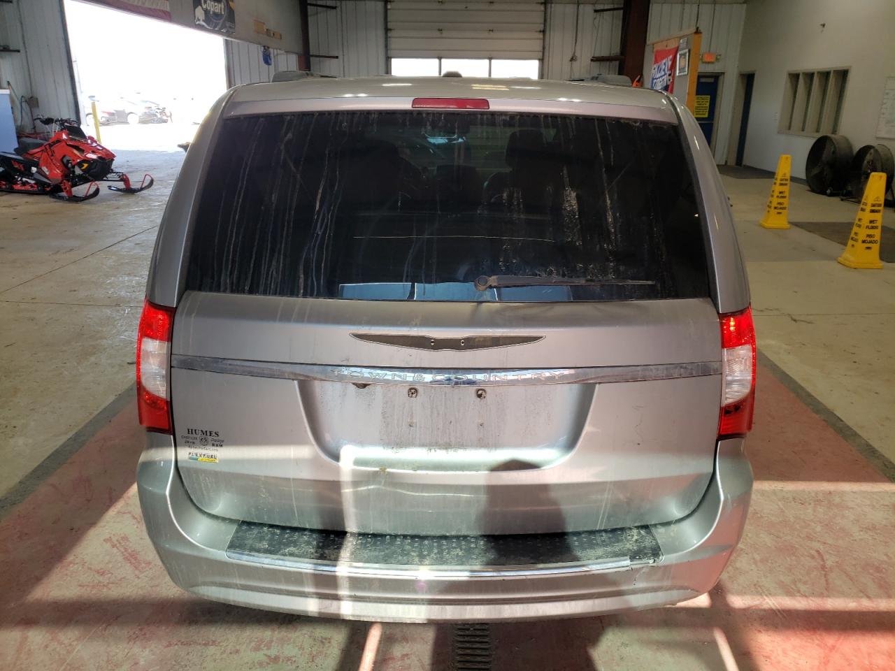 2013 Chrysler Town & Country - Image 6