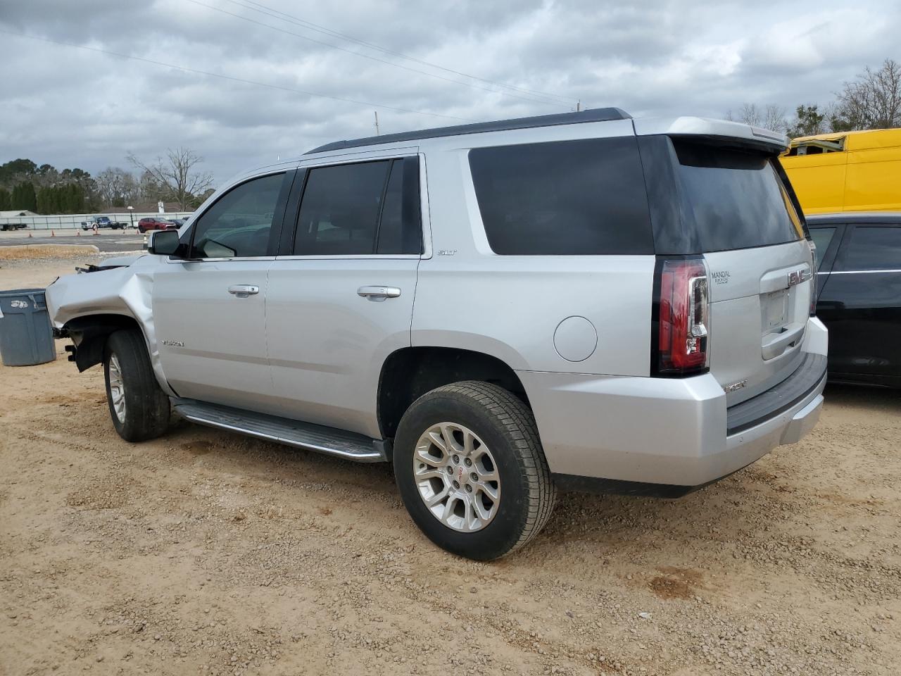 2015 GMC Yukon - Image 2