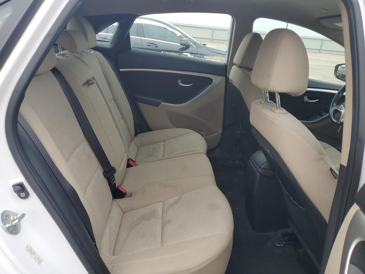 2015 Hyundai Elantra - Image 11