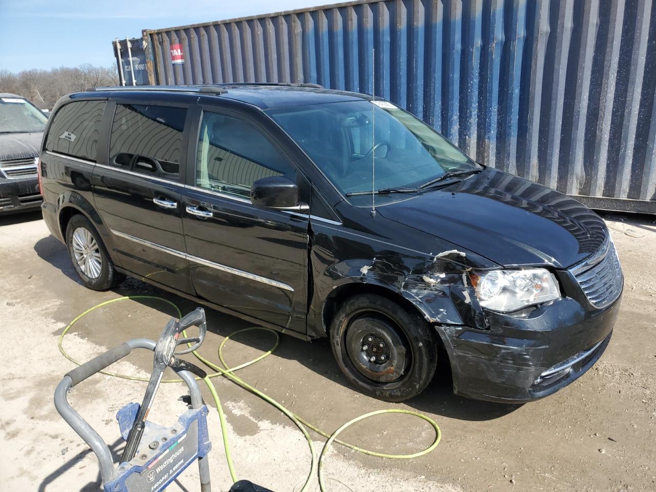 2015 Chrysler Town & Country - Image 4
