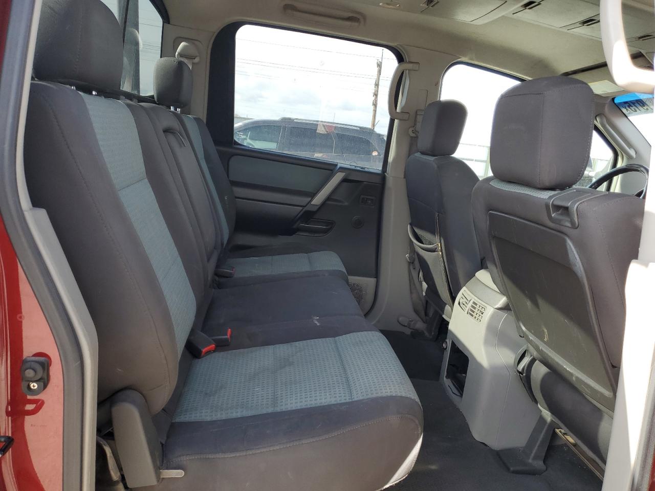 2004 Nissan Titan - Image 10