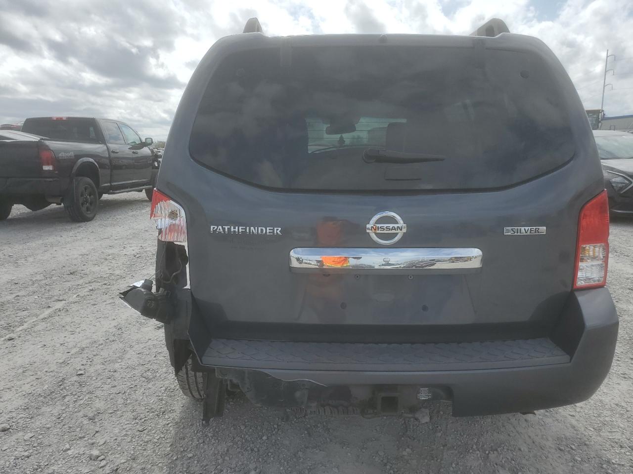 2012 Nissan Pathfinder - Image 6