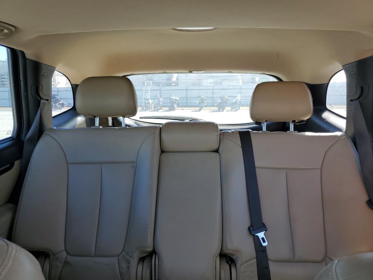 2012 Hyundai Santa Fe - Image 10