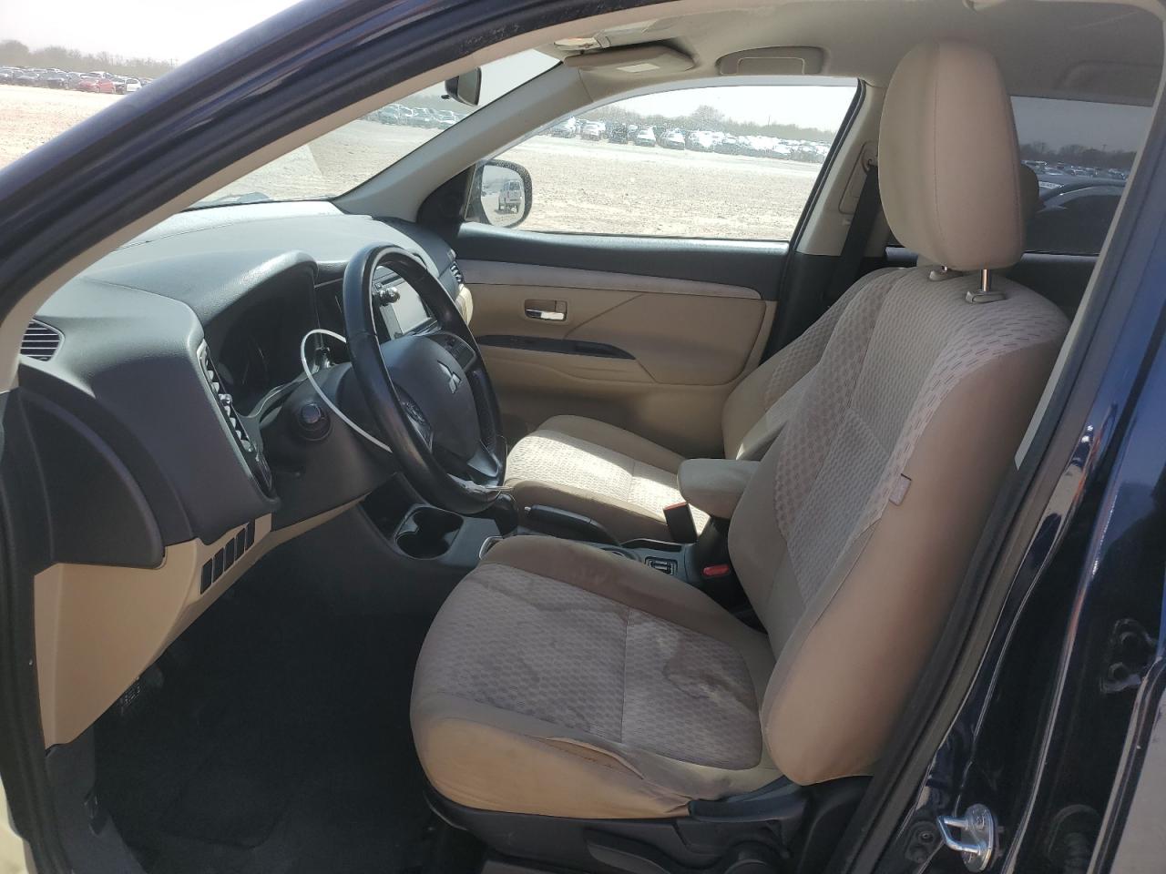 2014 Mitsubishi Outlander - Image 7