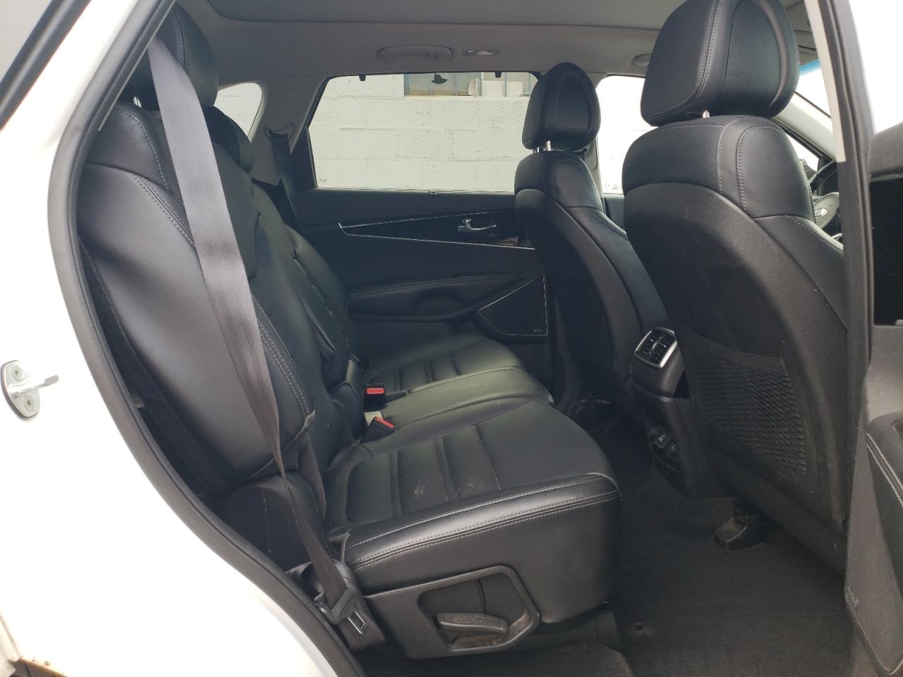 2016 Kia Sorento - Image 11