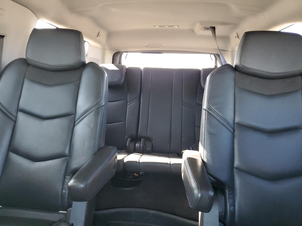 2020 Cadillac Escalade - Image 10