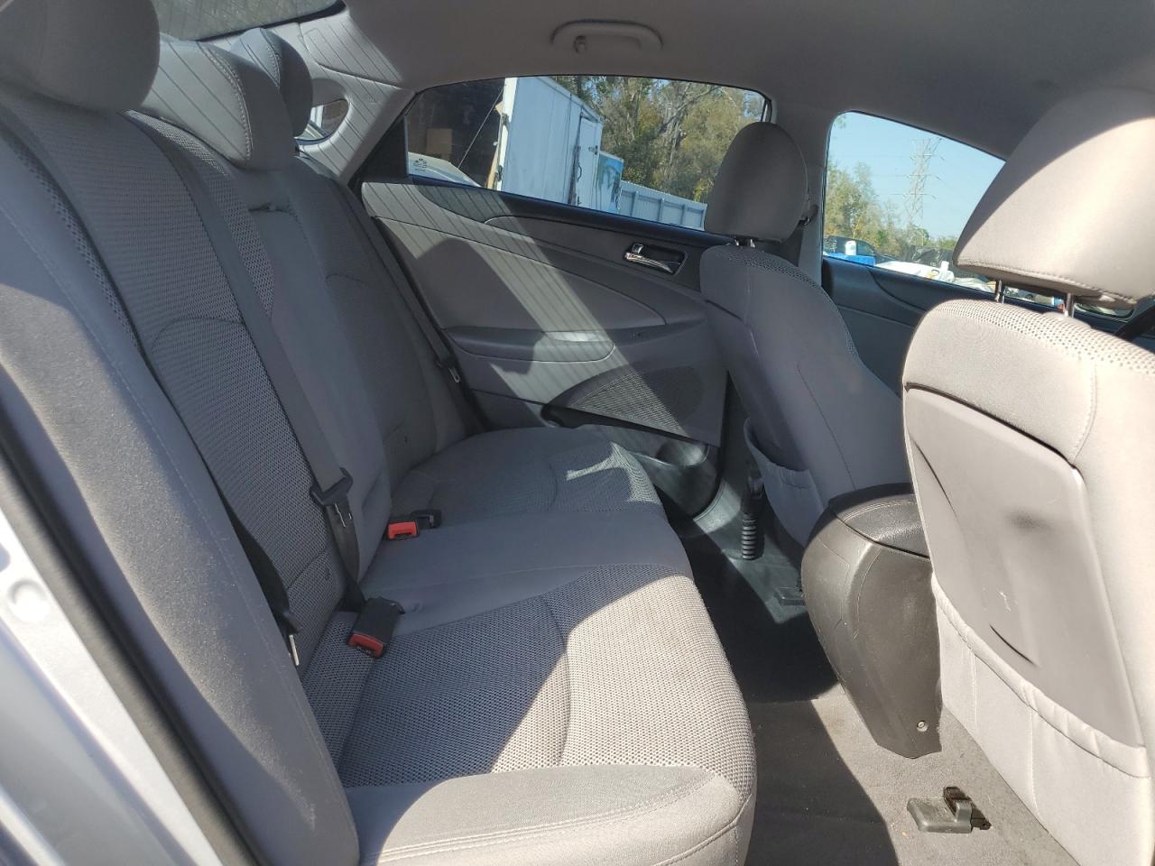 2012 Hyundai Sonata - Image 10