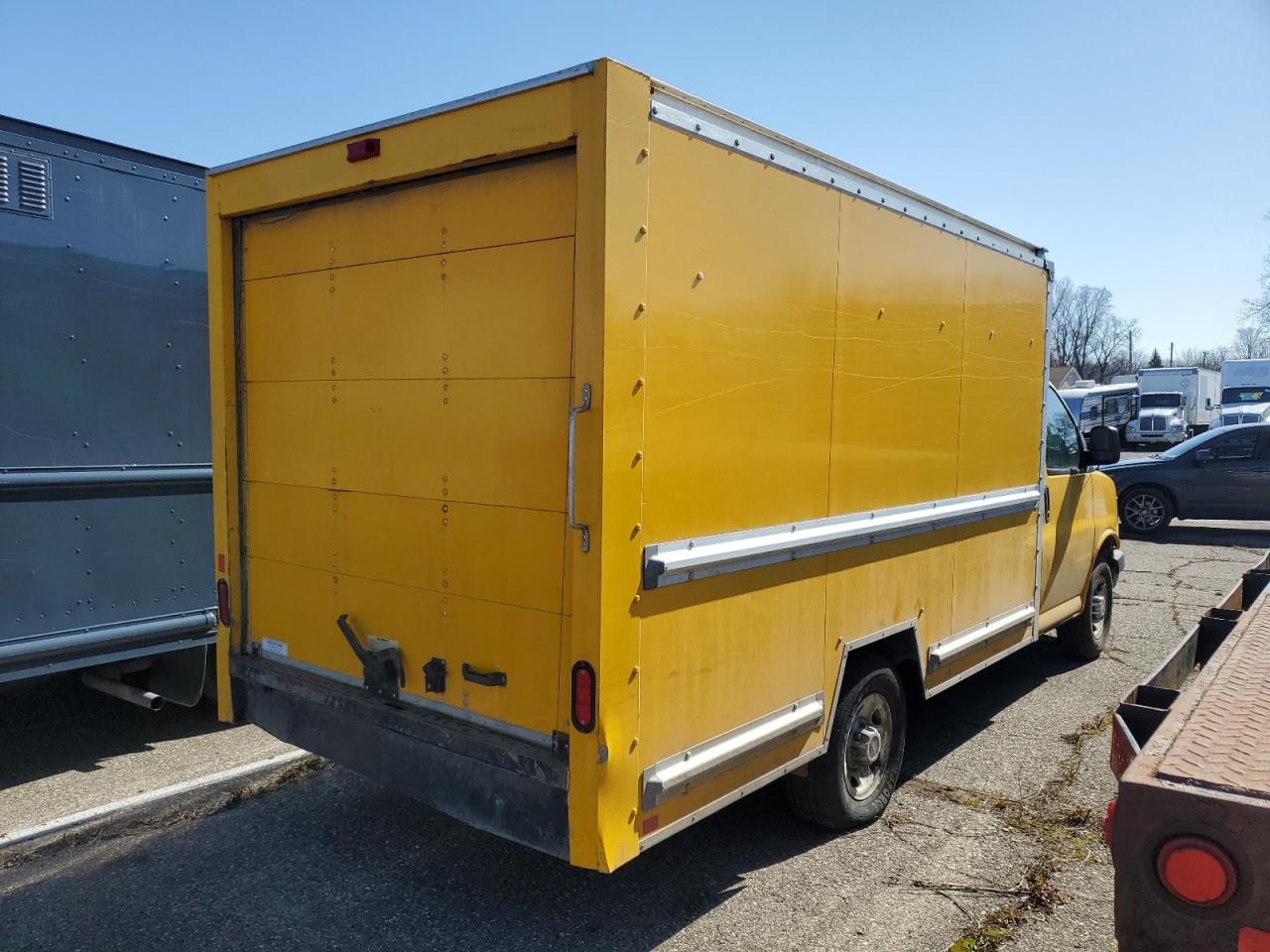 2017 GMC Savana - Image 3