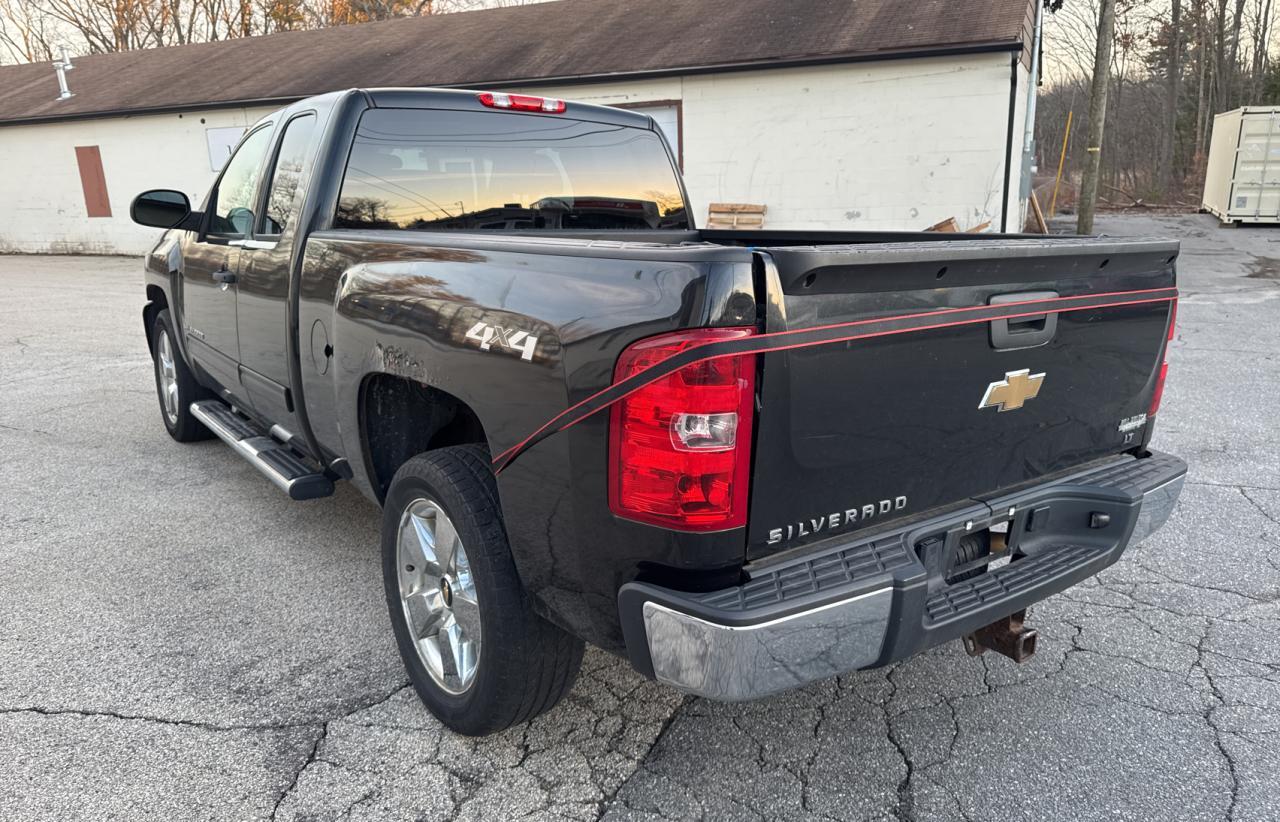 2009 Chevrolet Silverado - Image 3