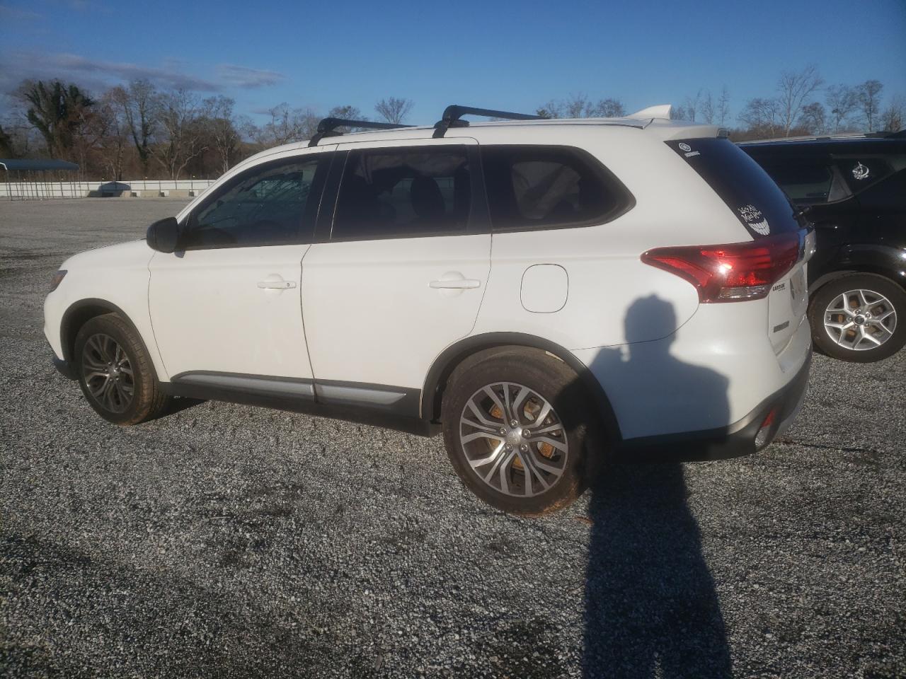 2017 Mitsubishi Outlander - Image 2