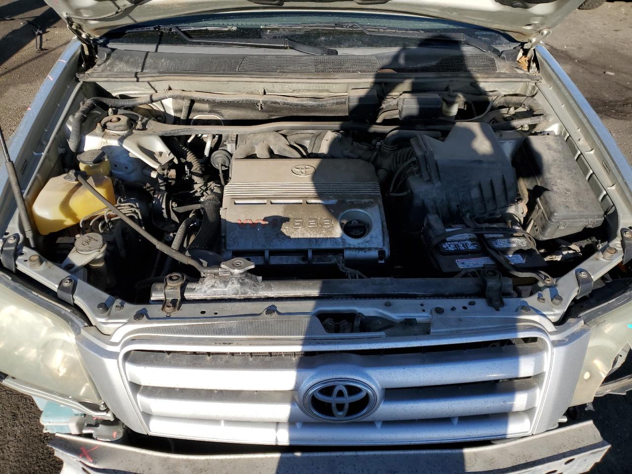 2004 Toyota Highlander - Image 11