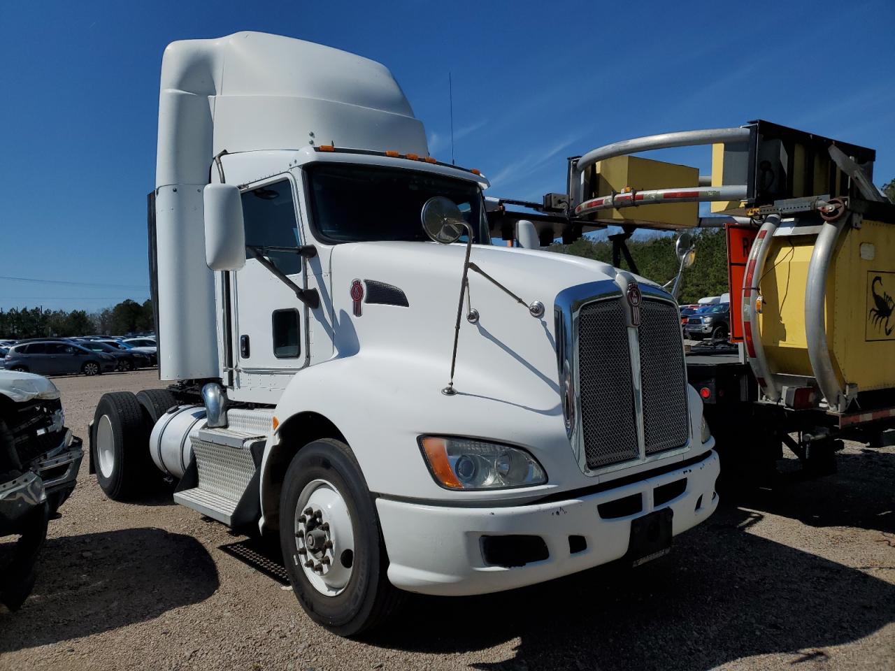 2013 Kenworth T660 Semi Truck for Sale in Charles City, VA - Minor Dent/Scratches