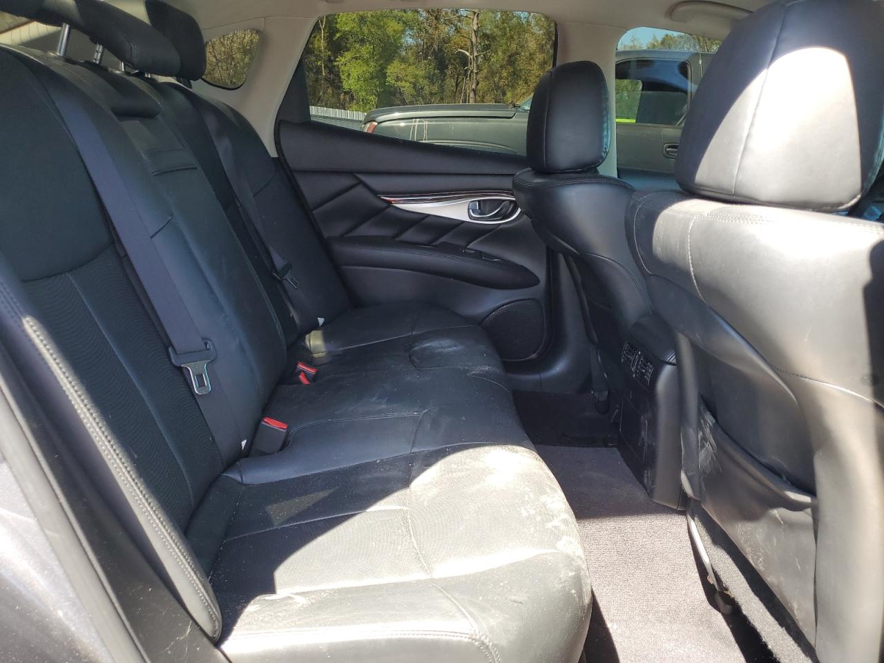 2015 Infiniti Q70 - Image 10