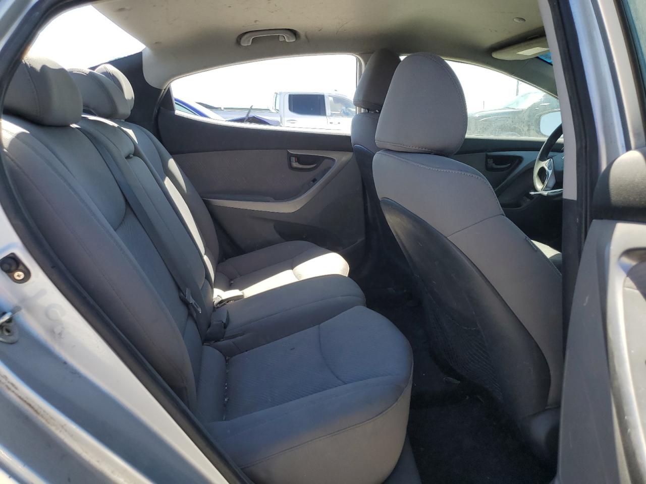 2011 Hyundai Elantra - Image 10