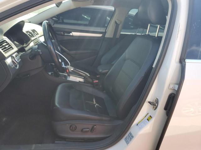  VOLKSWAGEN PASSAT 2012 Белый