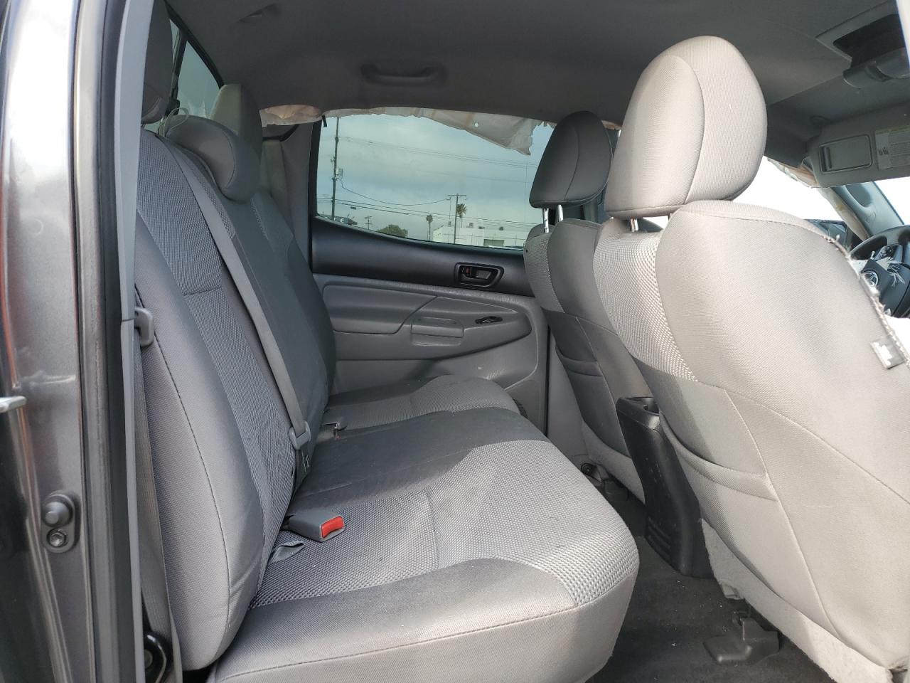 2015 Toyota Tacoma - Image 10