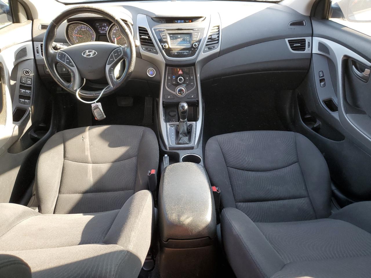 2016 Hyundai Elantra - Image 8