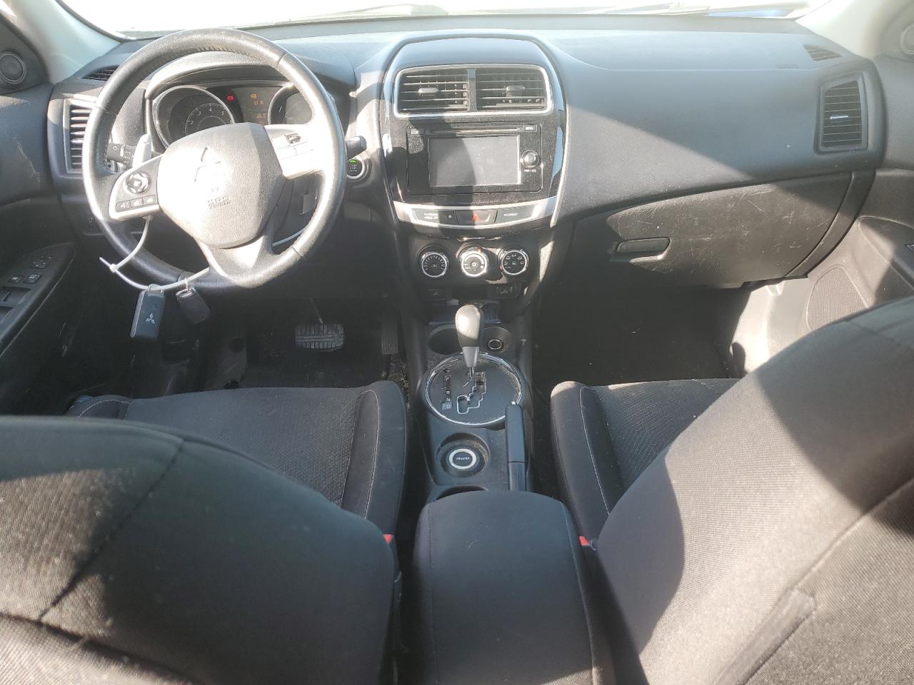 2015 Mitsubishi Outlander - Image 8