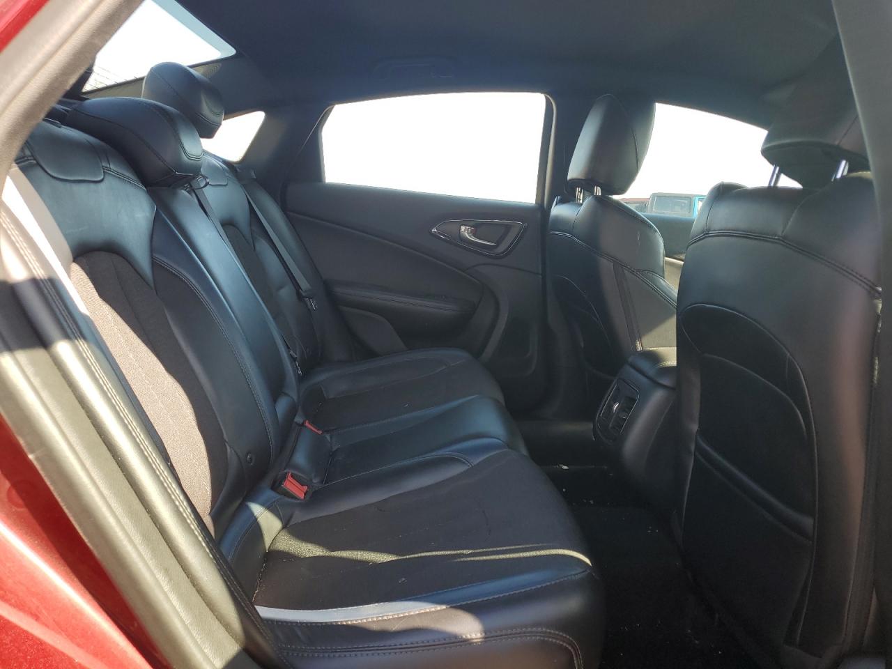 2015 Chrysler 200 - Image 10