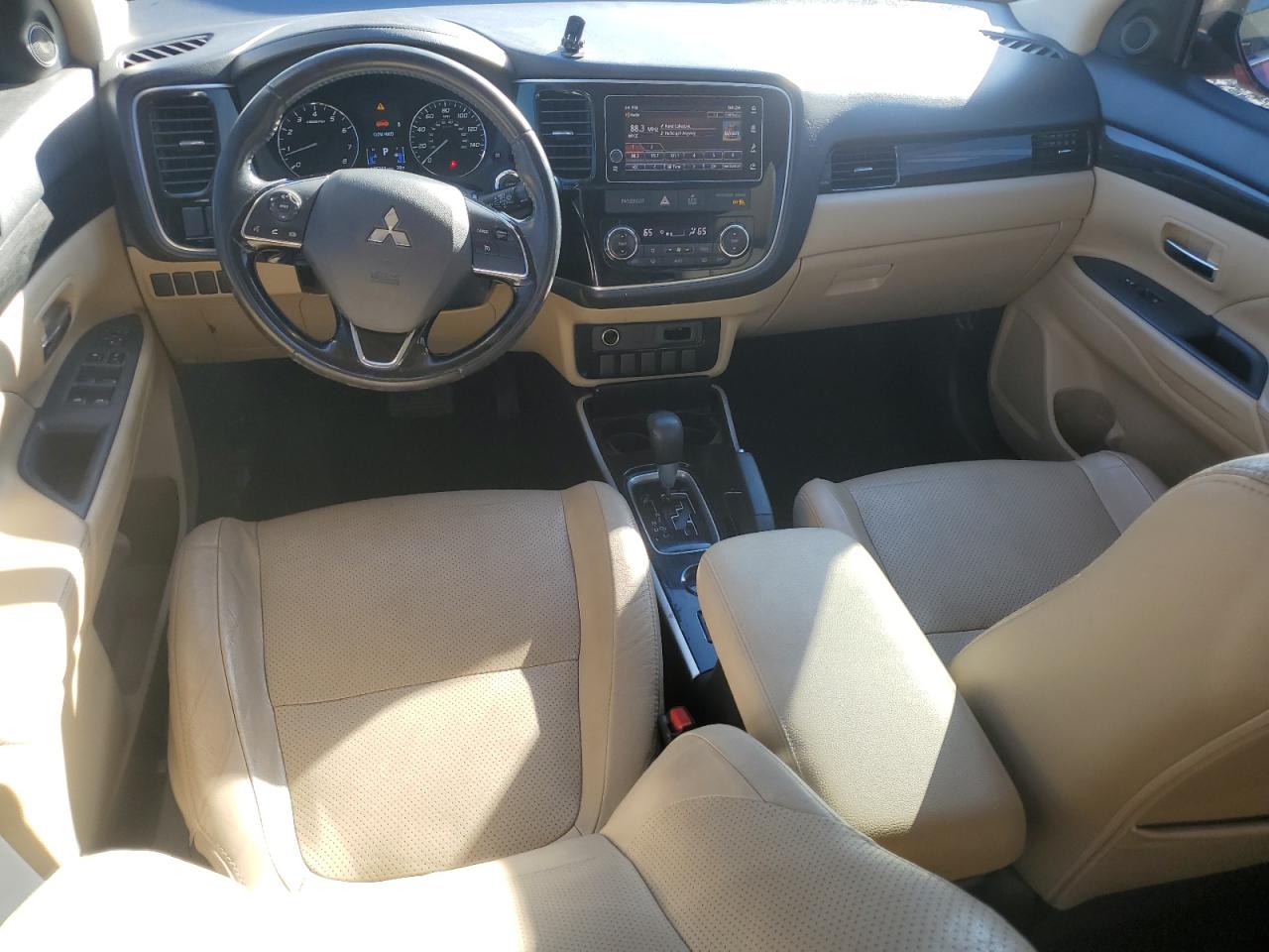 2017 Mitsubishi Outlander - Image 8