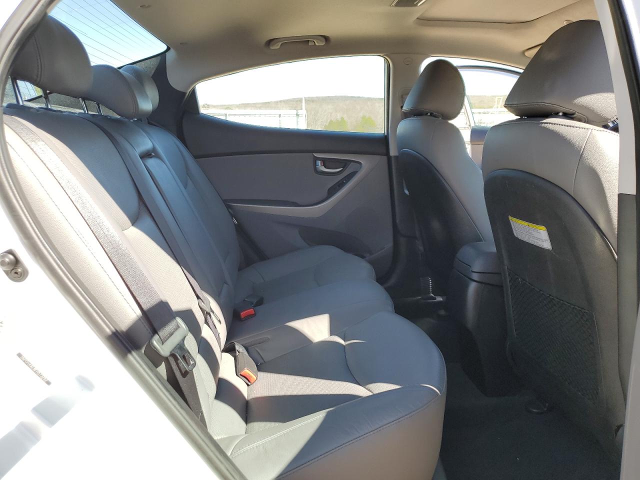 2015 Hyundai Elantra - Image 10