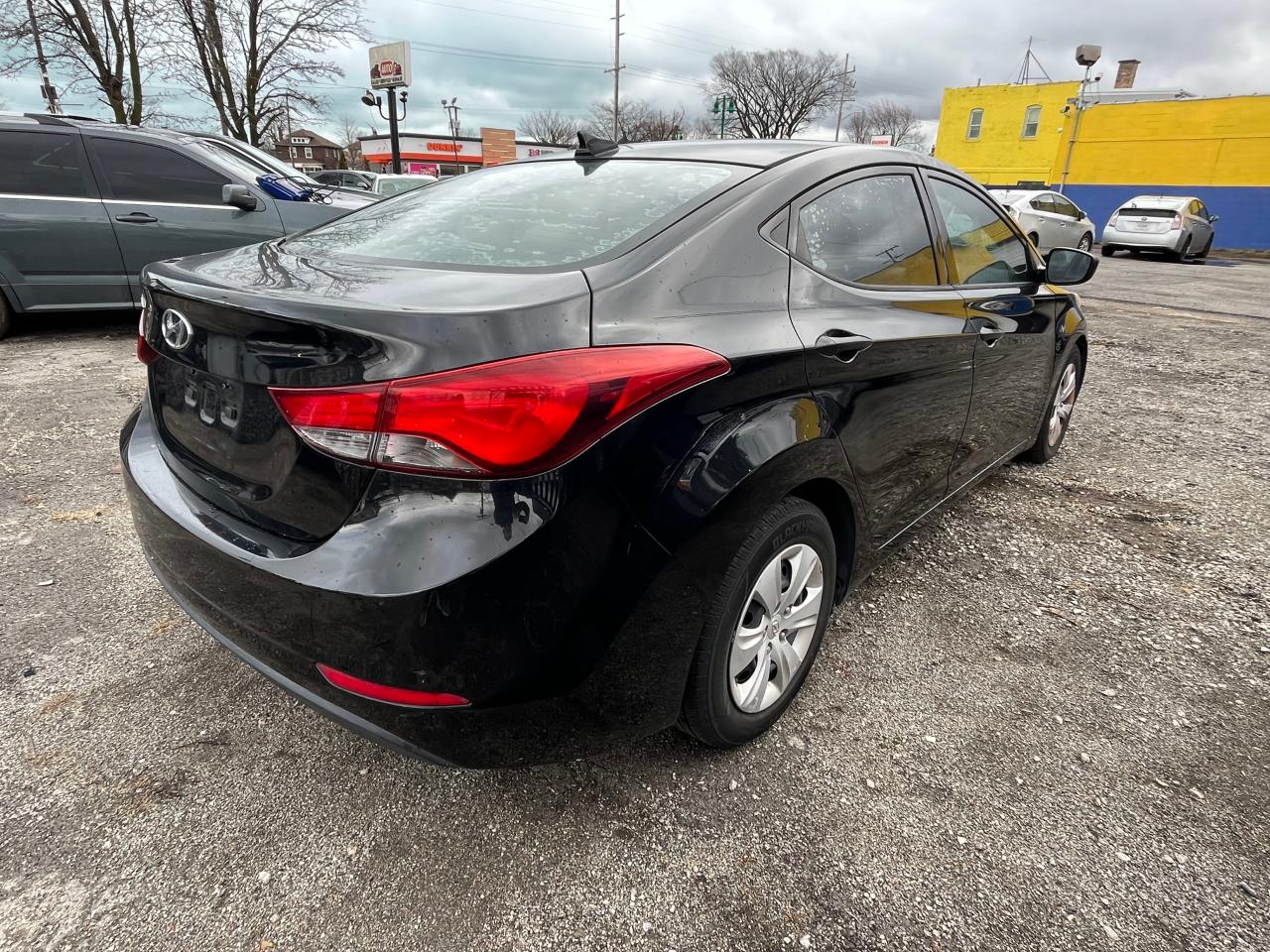 2016 Hyundai Elantra - Image 4