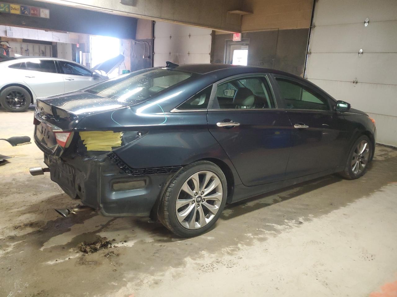2013 Hyundai Sonata - Image 3