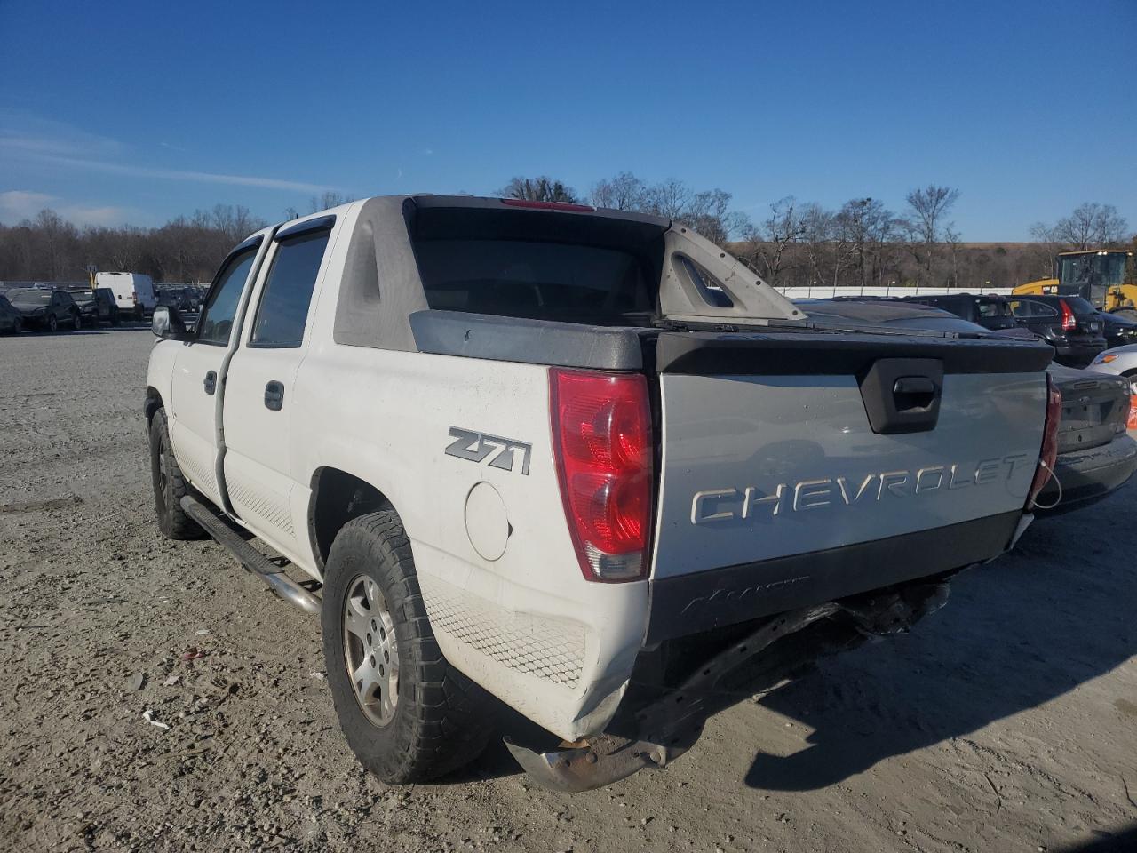 2004 Chevrolet Avalanche - Image 2