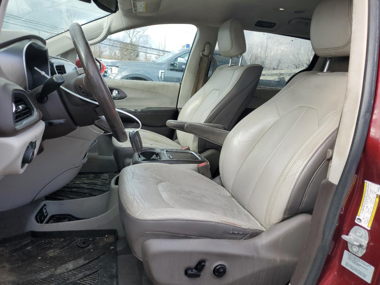 2017 Chrysler Pacifica - Image 7