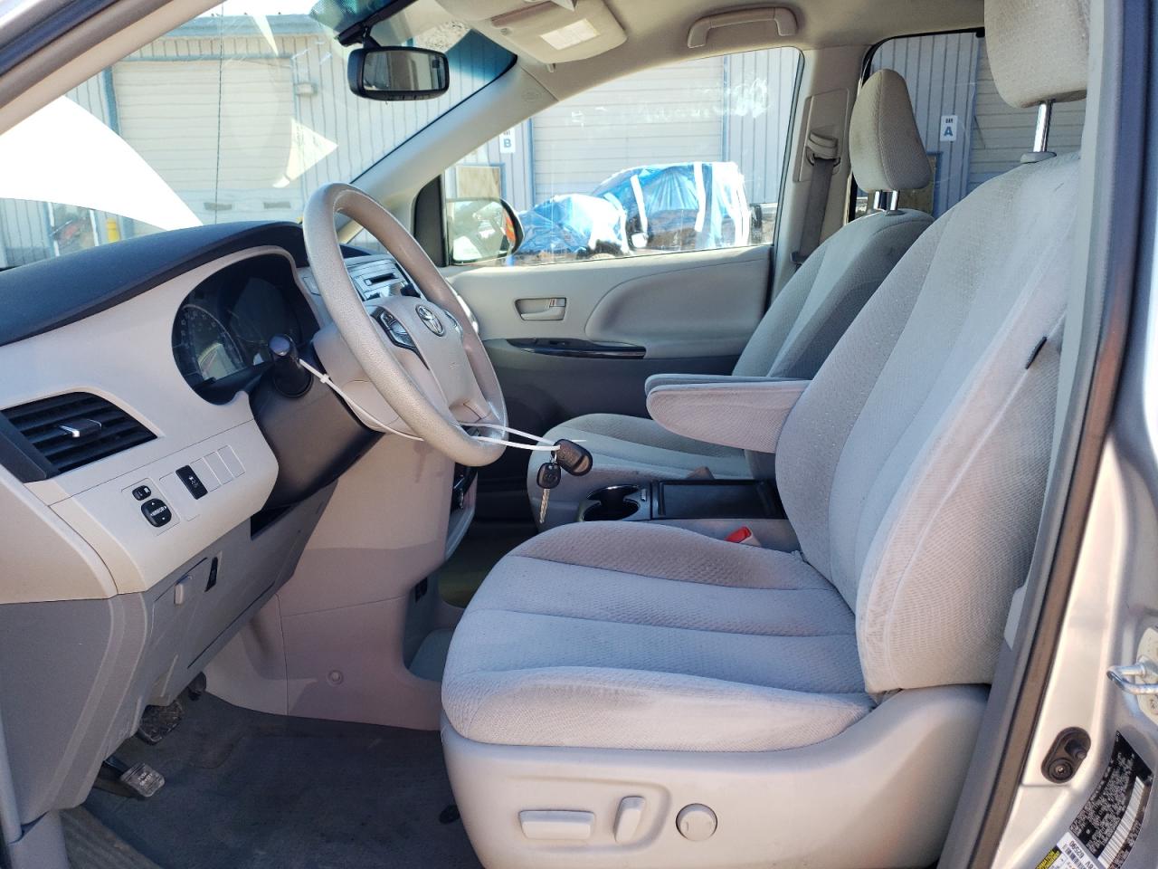 2014 Toyota Sienna - Image 7