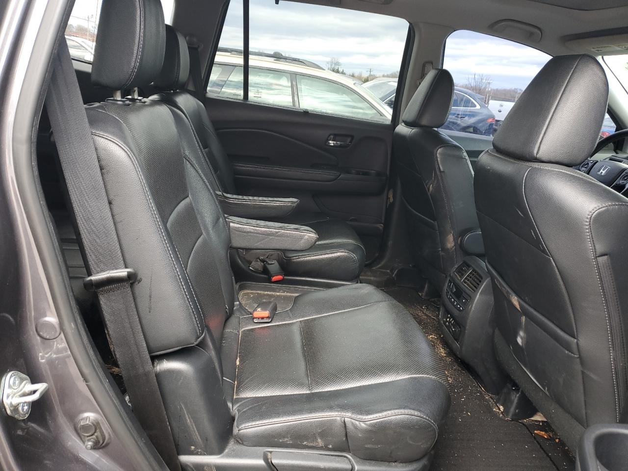 2017 Honda Pilot - Image 11