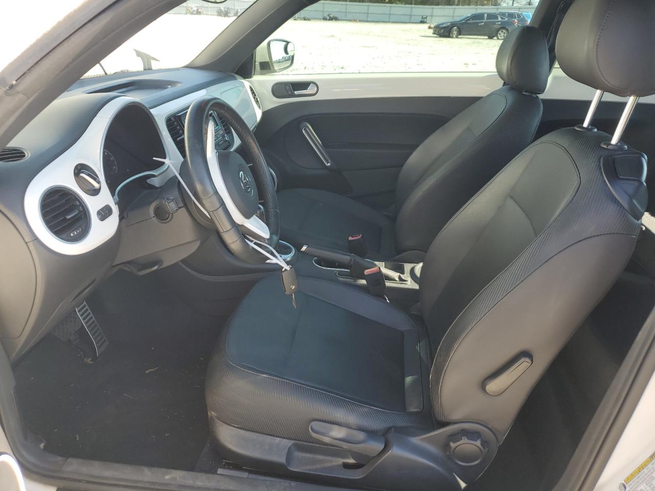 2012 Volkswagen Beetle - Image 7