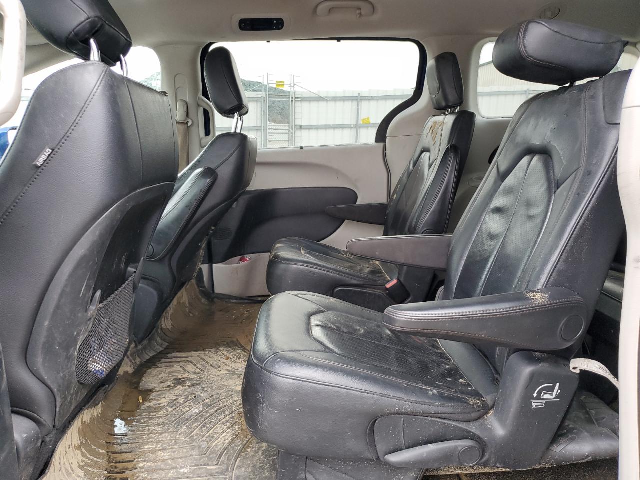 2020 Chrysler Pacifica - Image 11