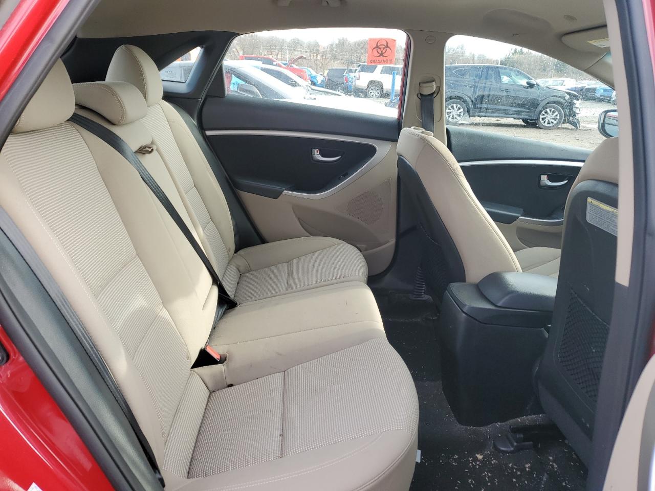 2016 Hyundai Elantra - Image 10