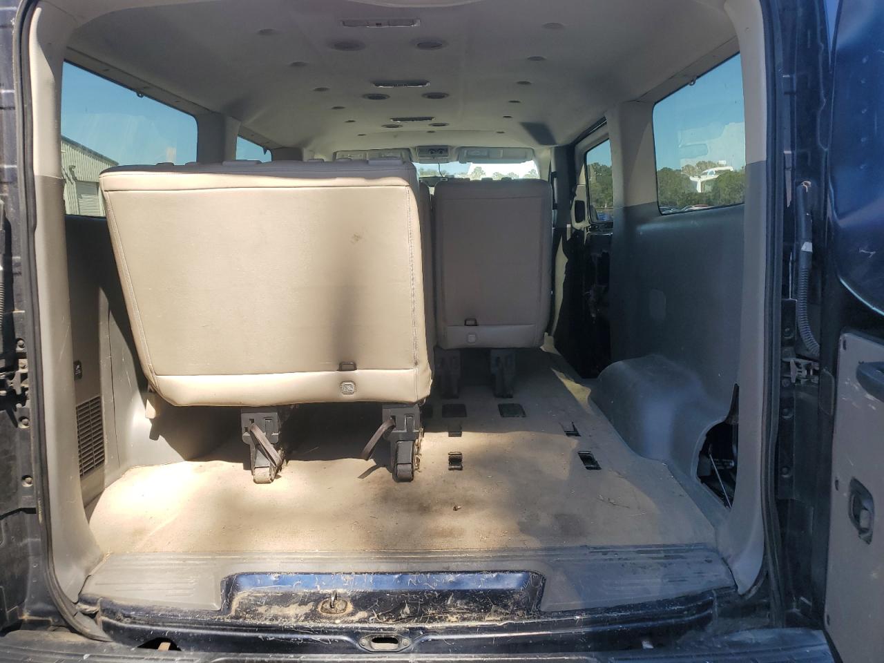 2012 Nissan NV - Image 11