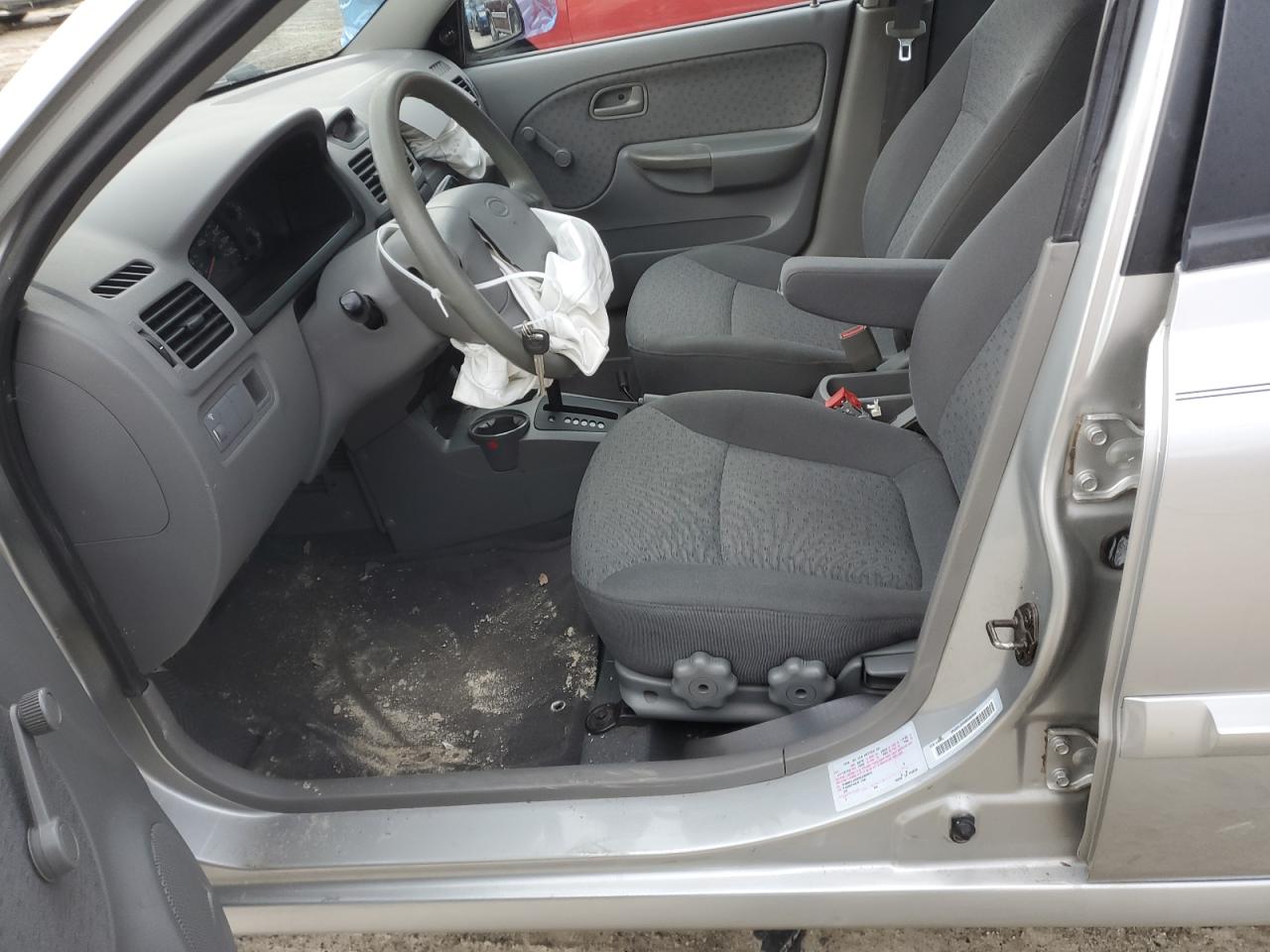 2003 Kia Rio - Image 7
