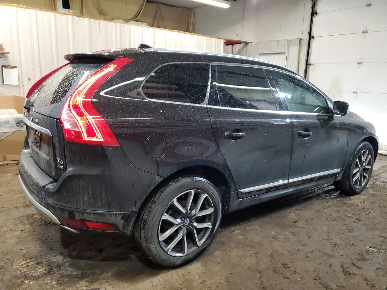 2017 Volvo XC60 - Image 3