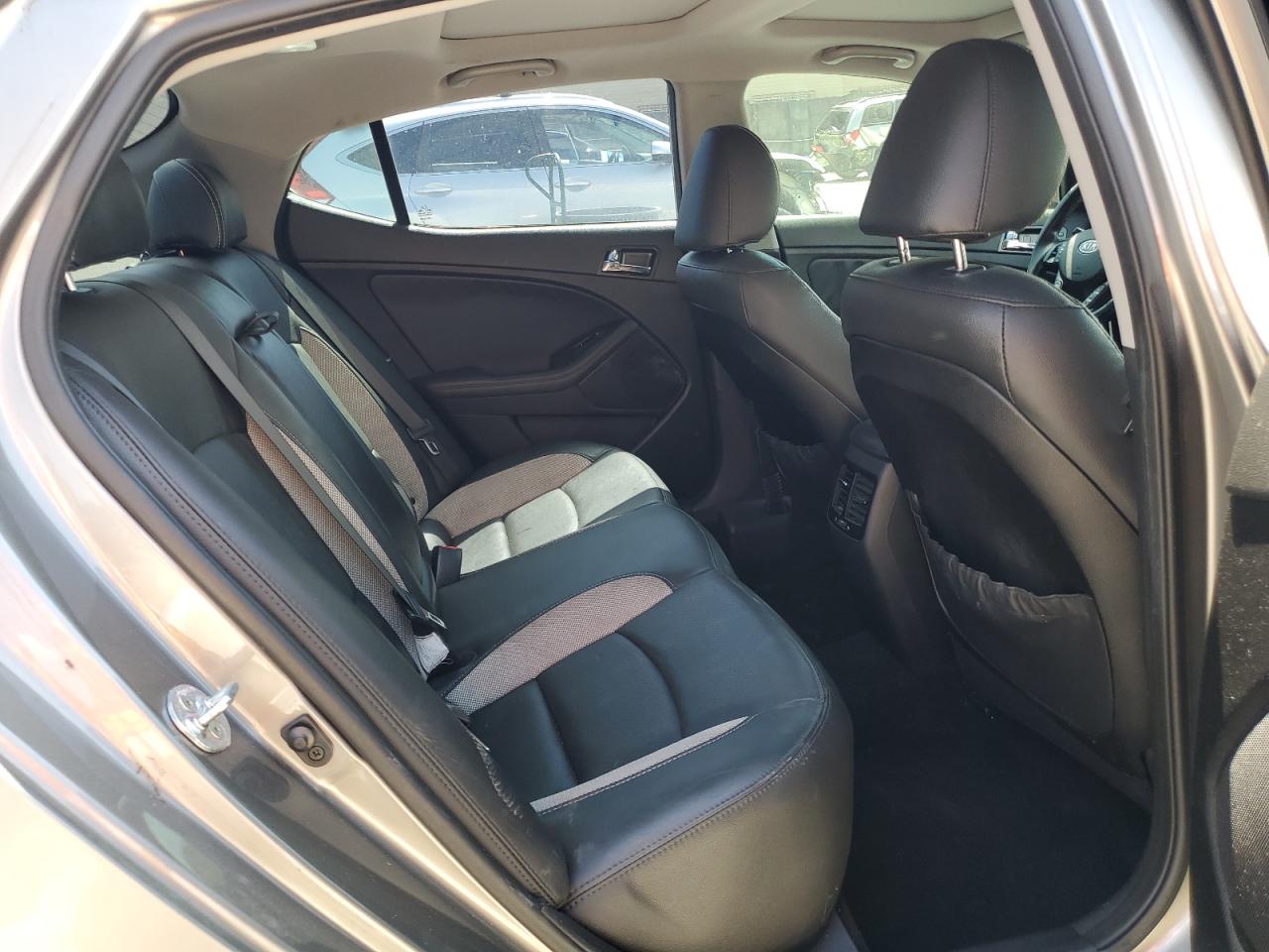 2012 Kia Optima - Image 10