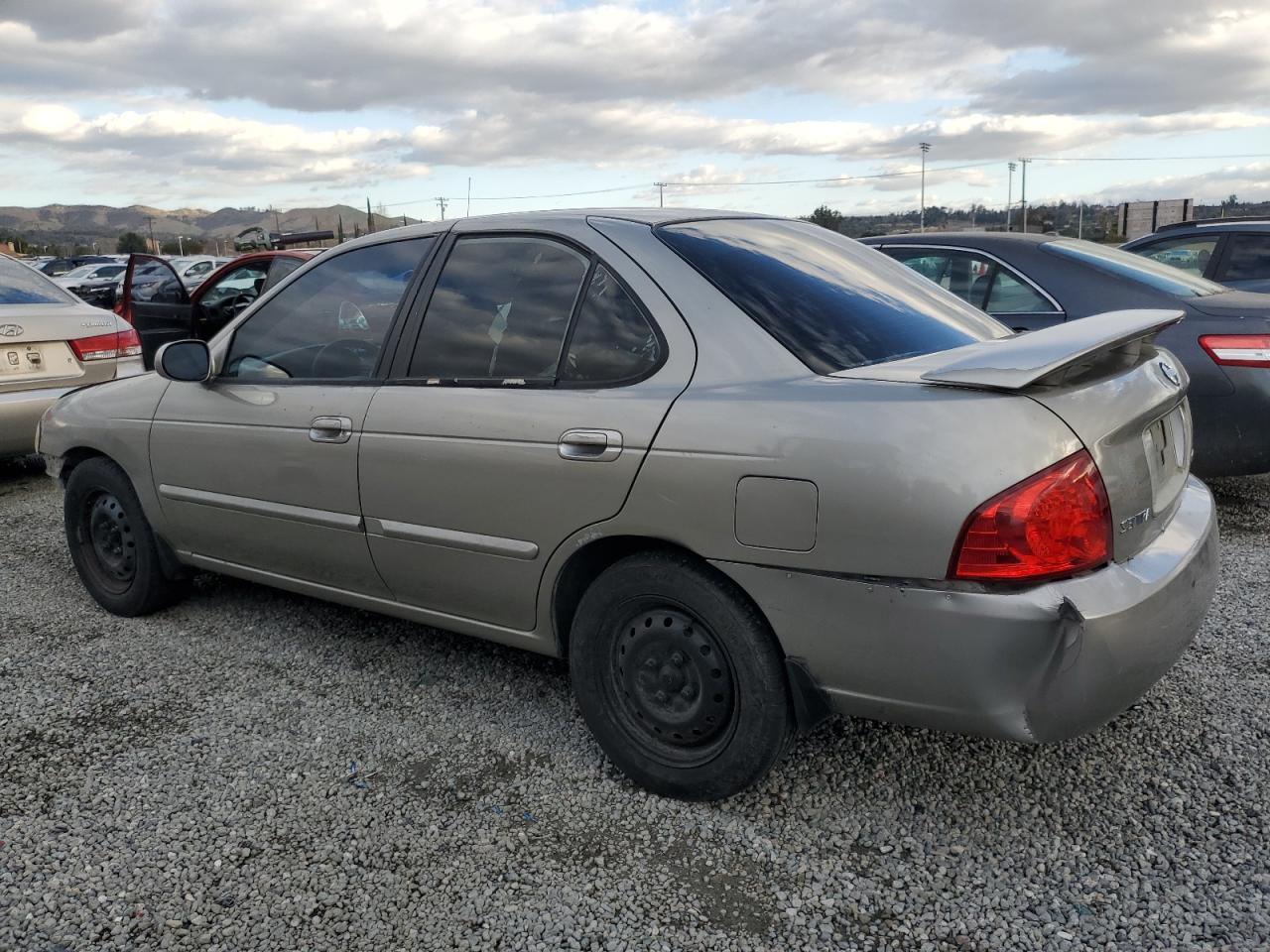 2005 Nissan Sentra - Image 2