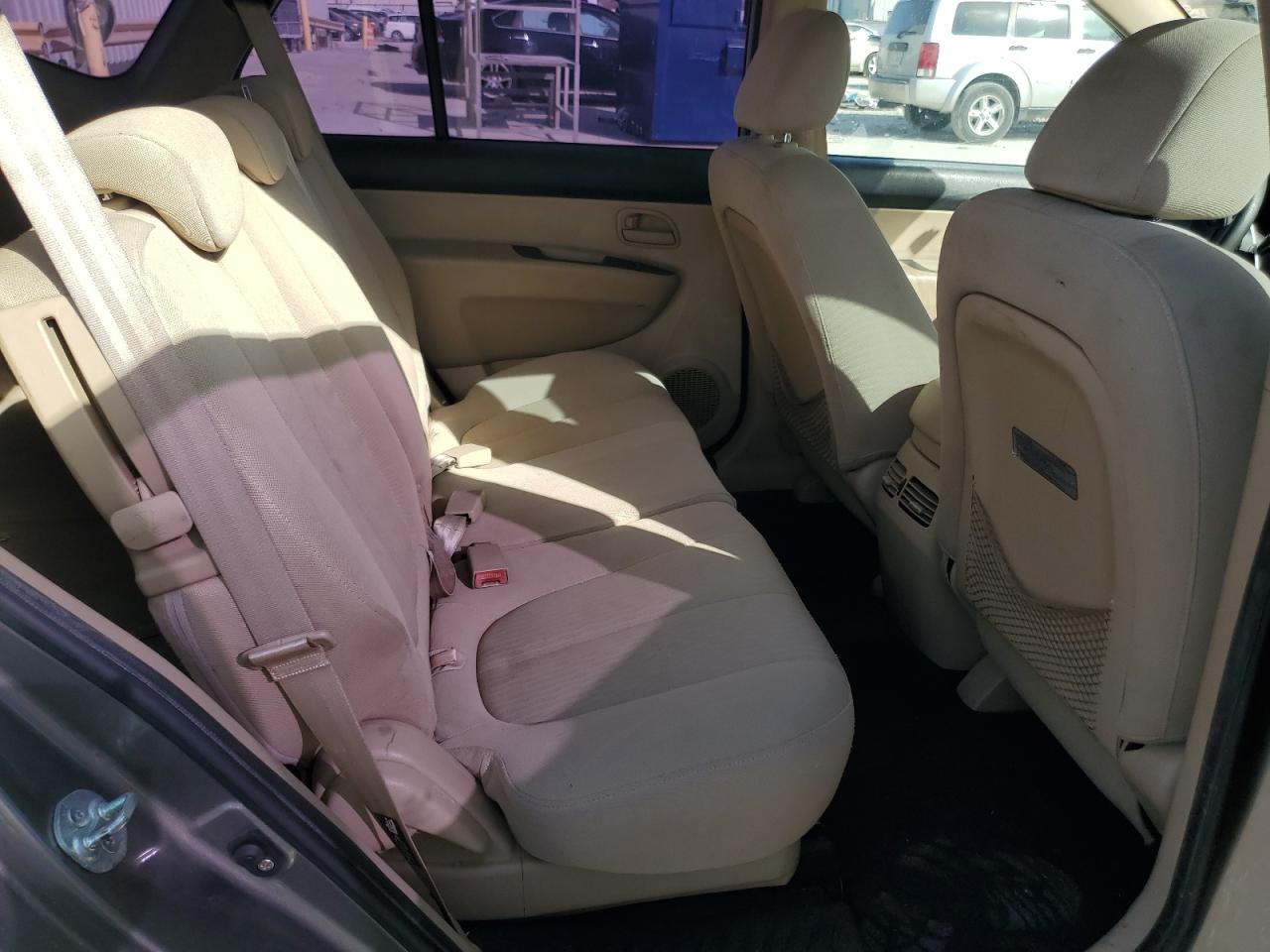 2009 Kia Rondo - Image 11