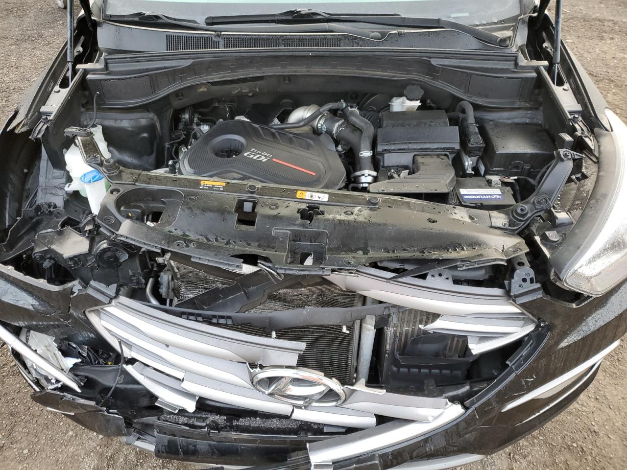 2017 Hyundai Santa Fe - Image 13